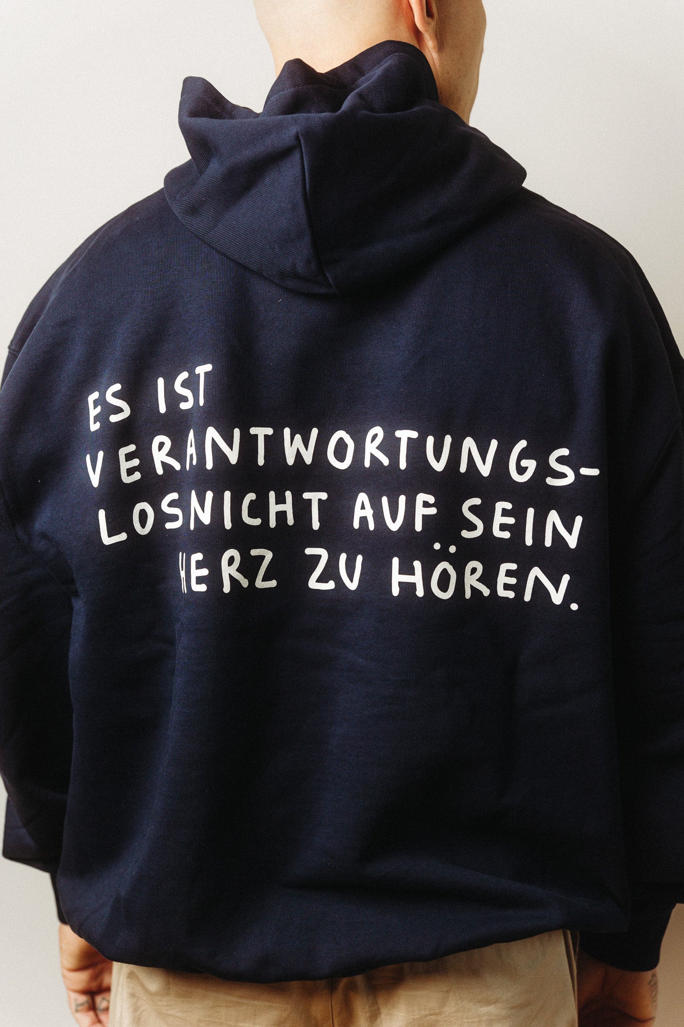 OVERSIZE HOODIE - ES IST VERANTWORTUNGSLOS NICHT AUF SEIN HERZ ZU HÖREN